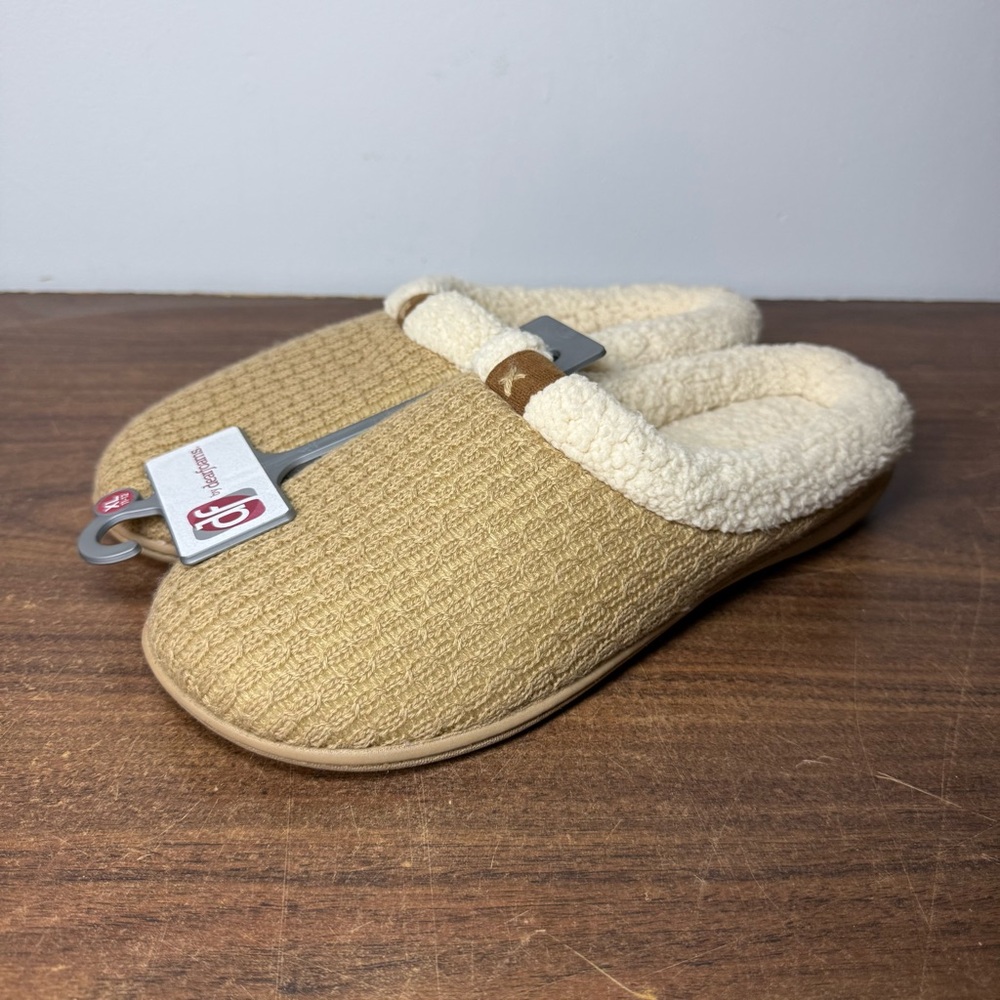 Cozy Beige Dear Foam Slippers women’s size XL 11-12